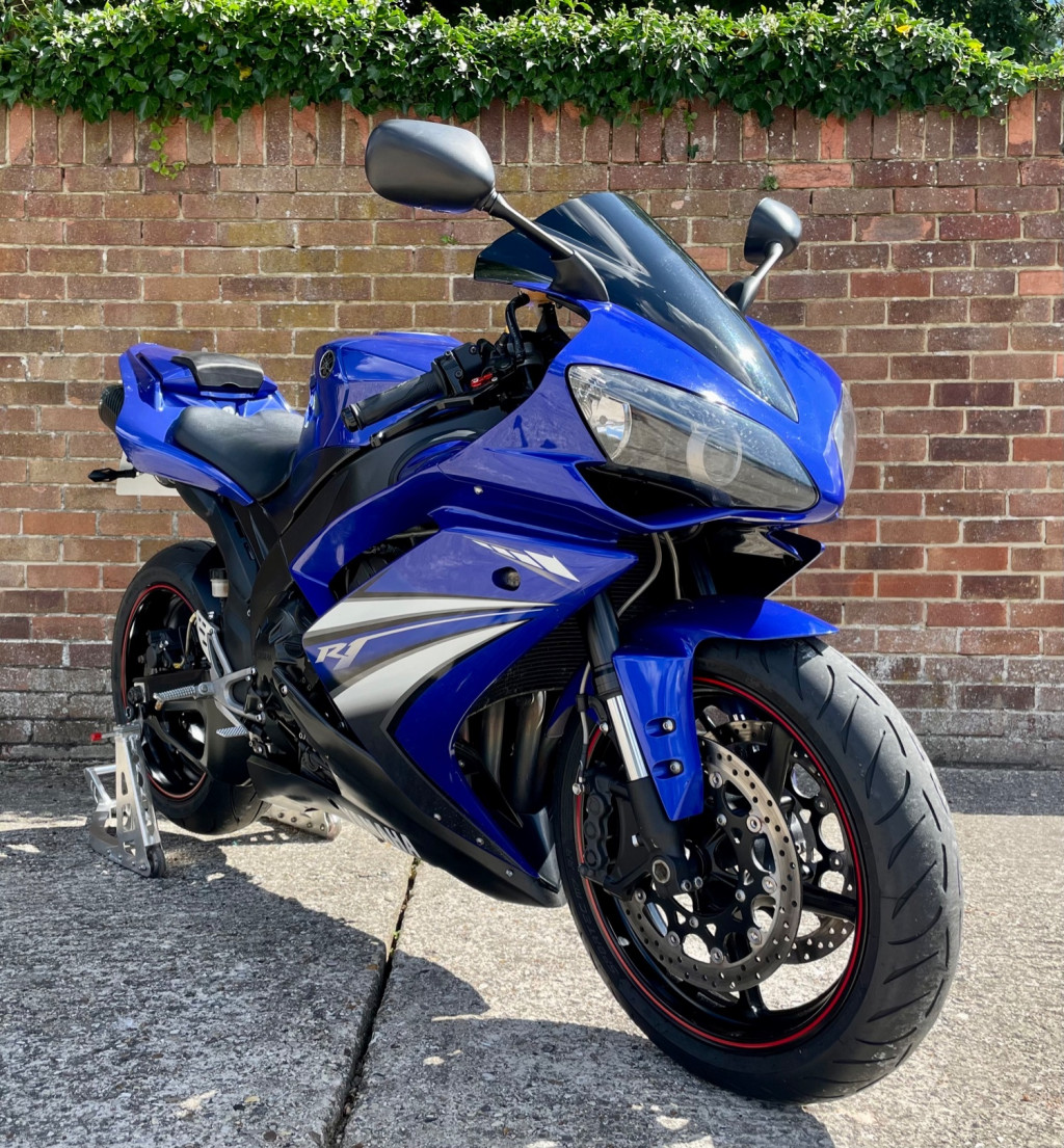 View YAMAHA YZF R1 08