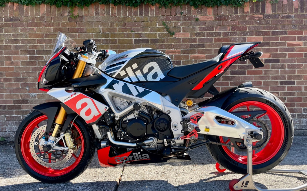 View APRILIA Tuono TUONO V4 1100 FACTORY
