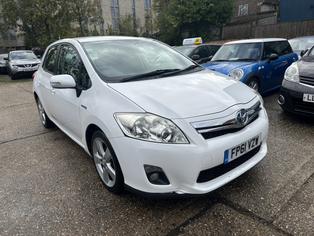 TOYOTA AURIS 1.8 VVT-h T Spirit