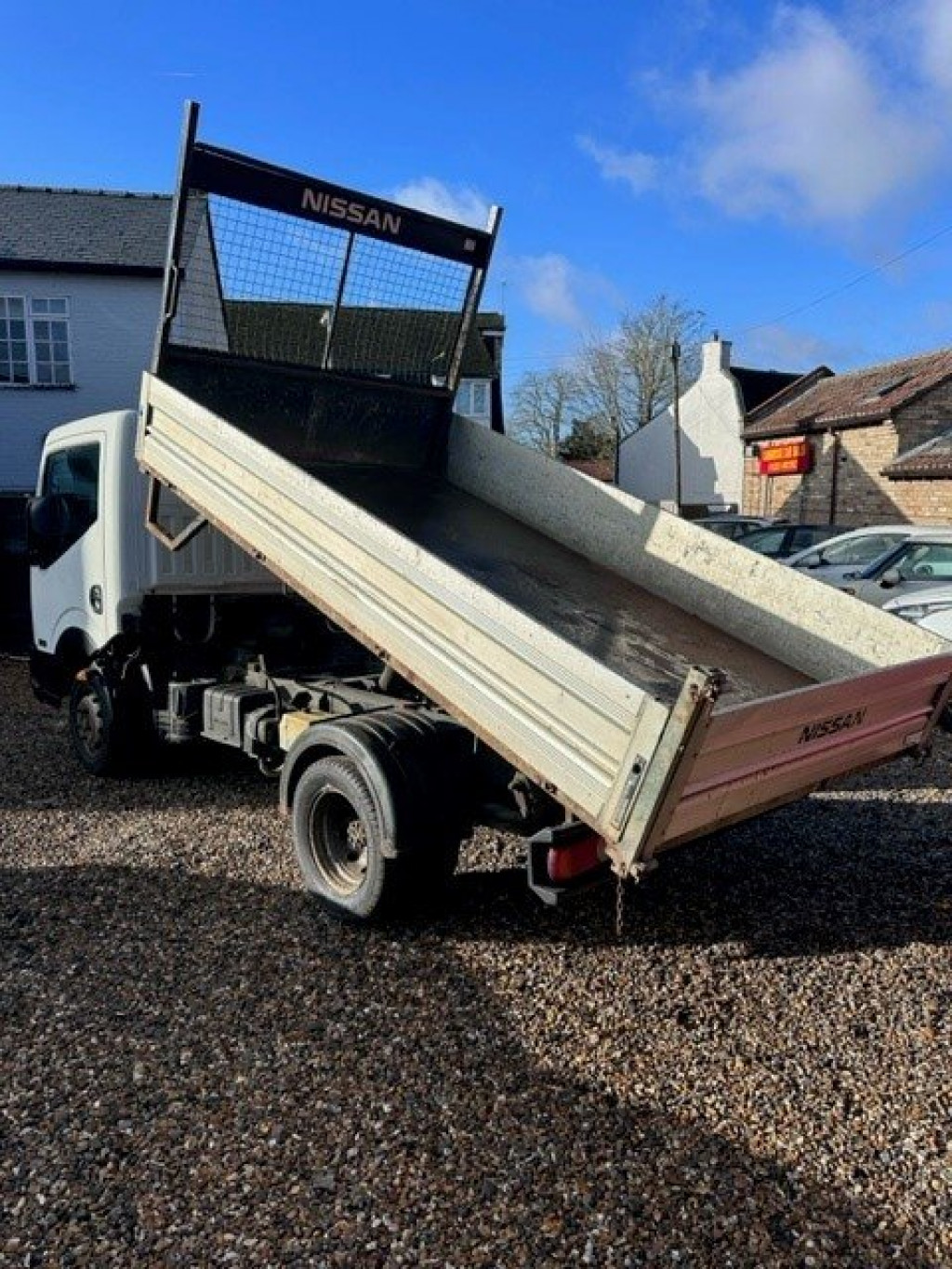 View NISSAN CABSTAR 2.5 dCi 35.13 Basic +