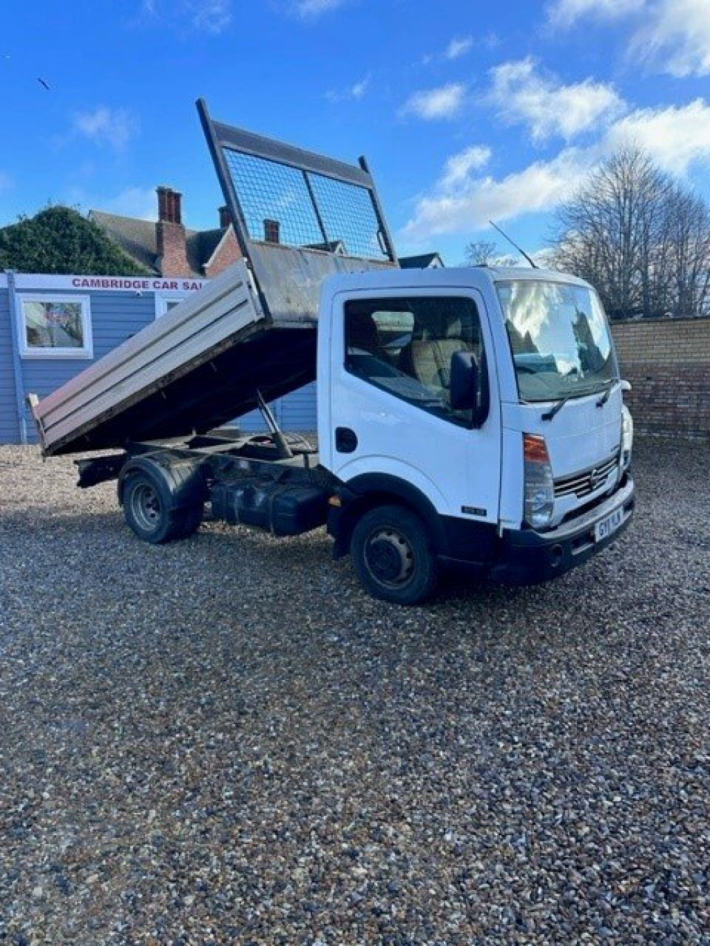 View NISSAN CABSTAR 2.5 dCi 35.13 Basic +