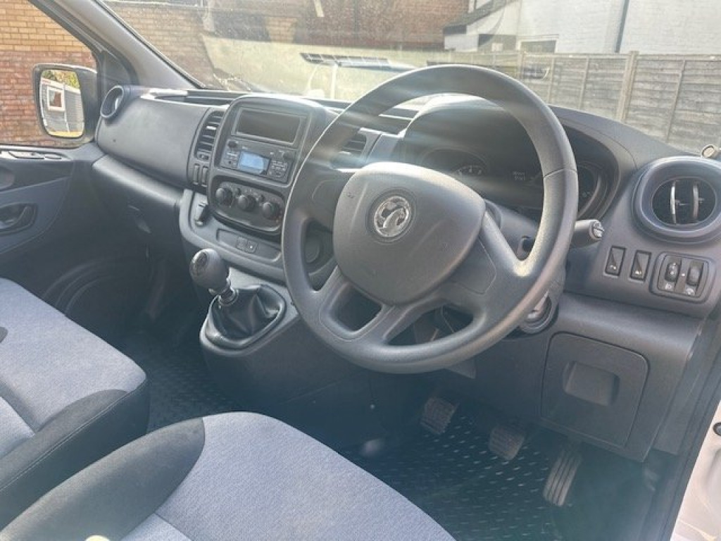 VAUXHALL VIVARO