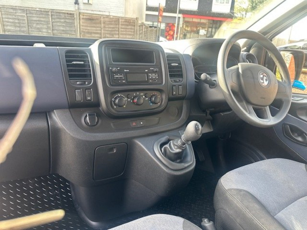 VAUXHALL VIVARO