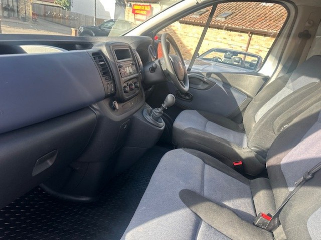 VAUXHALL VIVARO