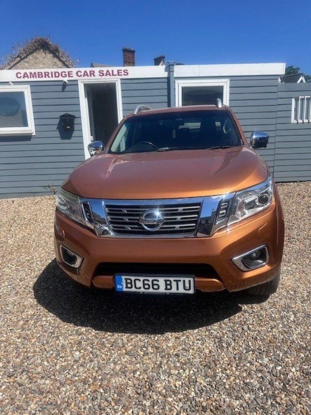 View NISSAN NAVARA 2.3 dCi Tekna