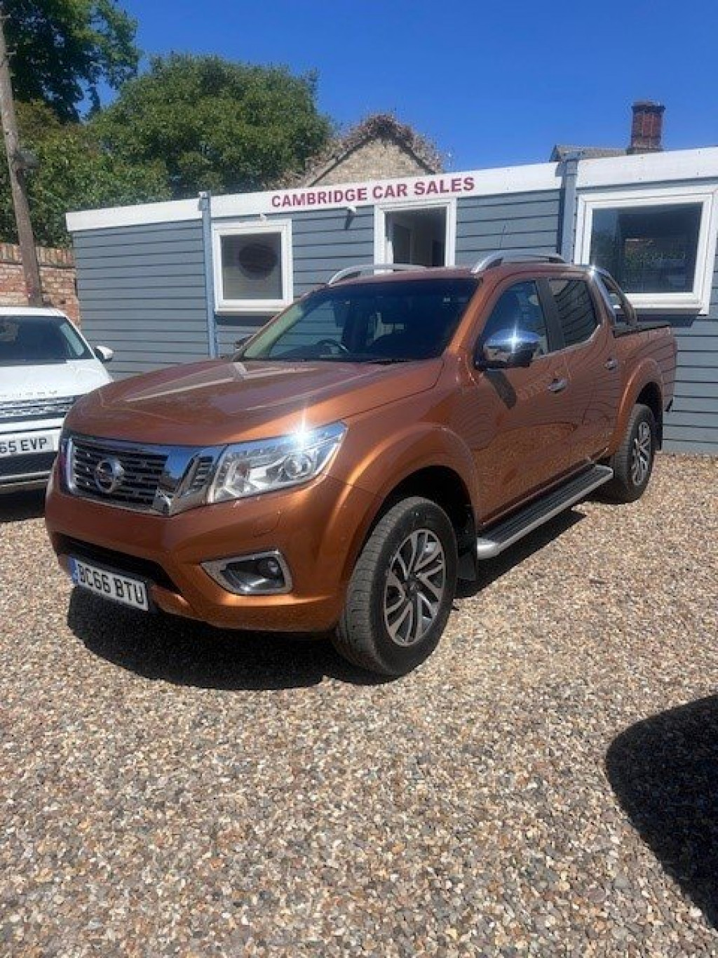 View NISSAN NAVARA 2.3 dCi Tekna