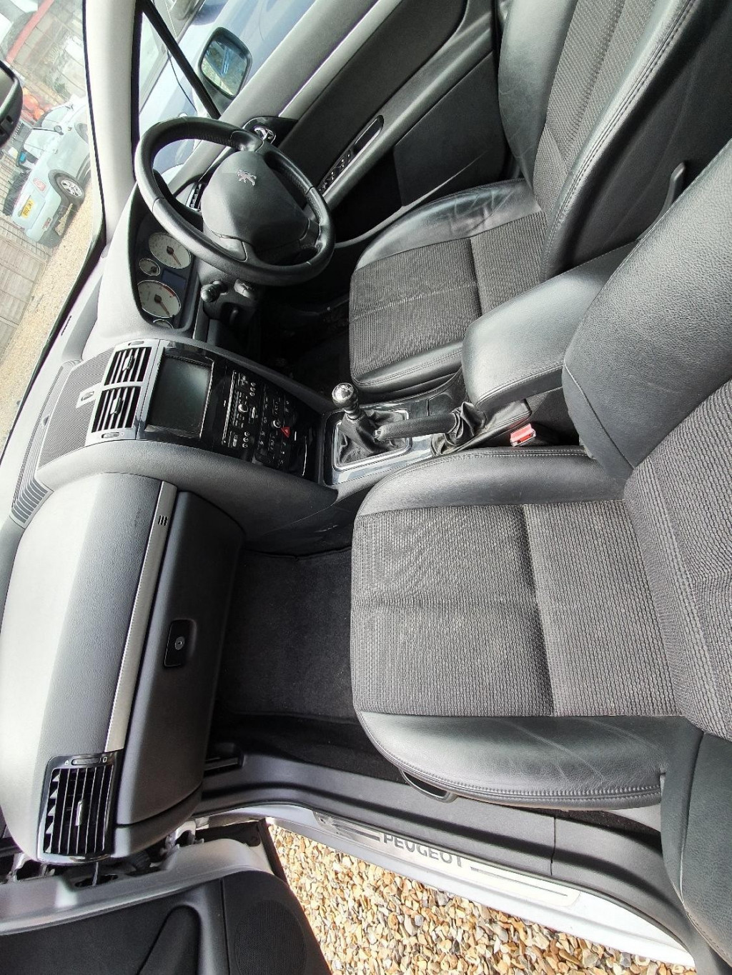 PEUGEOT 407