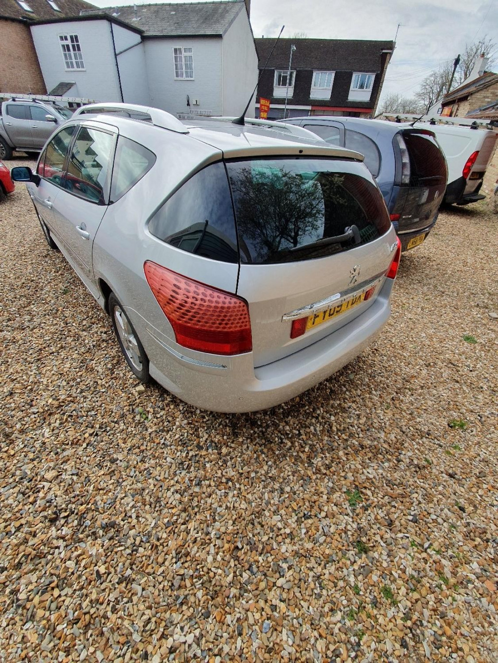 PEUGEOT 407