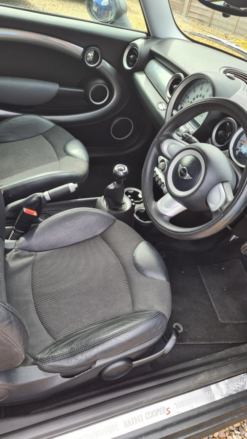 MINI HATCHBACK