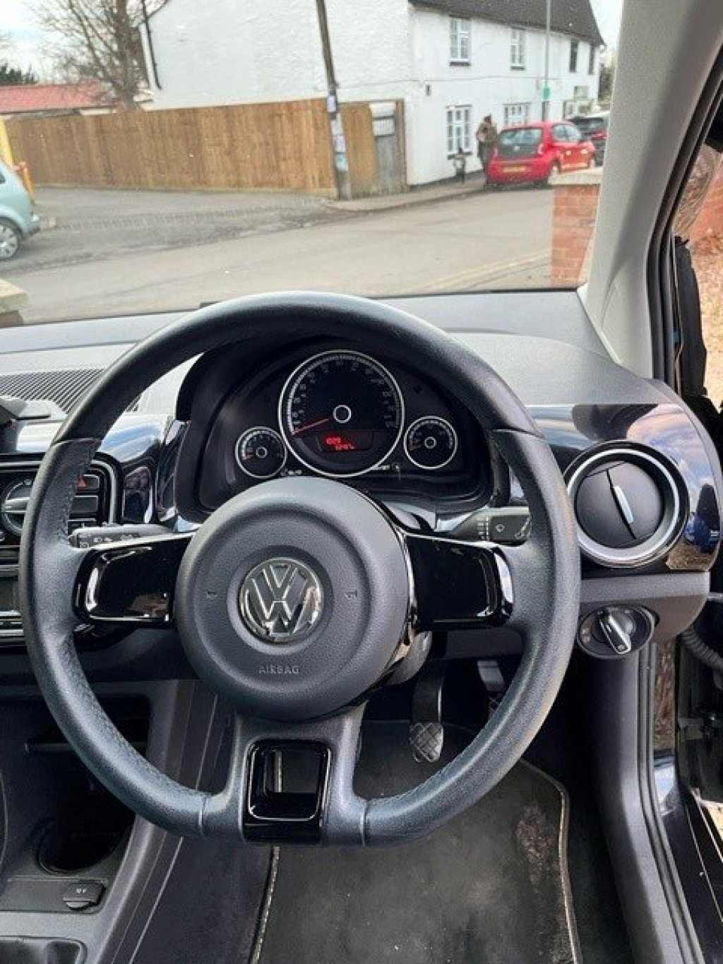 View VOLKSWAGEN UP HIGH UP