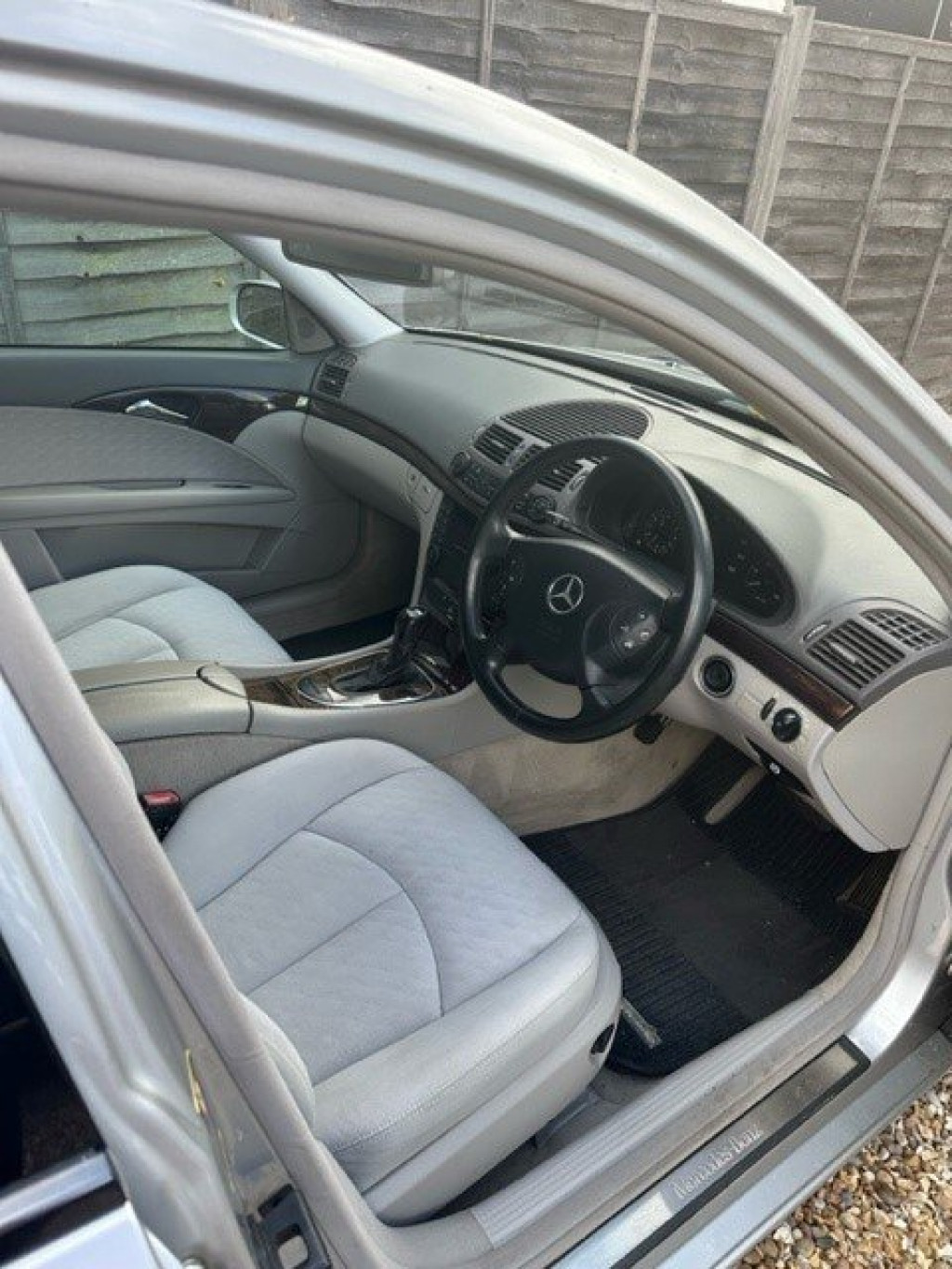 View MERCEDES-BENZ E CLASS E220 CDI CLASSIC