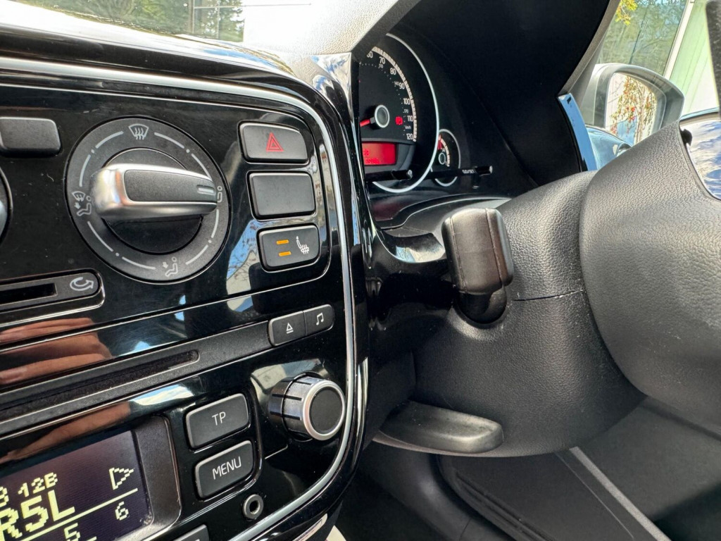 VOLKSWAGEN UP