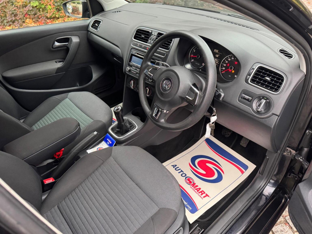VOLKSWAGEN POLO