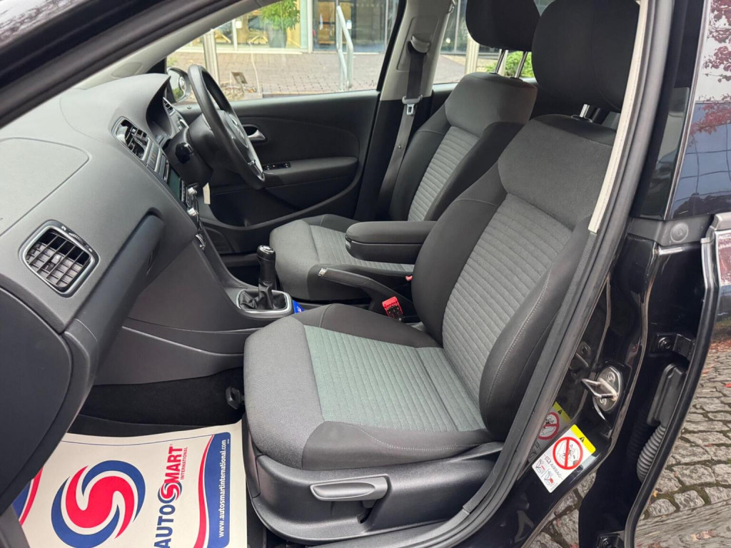 VOLKSWAGEN POLO
