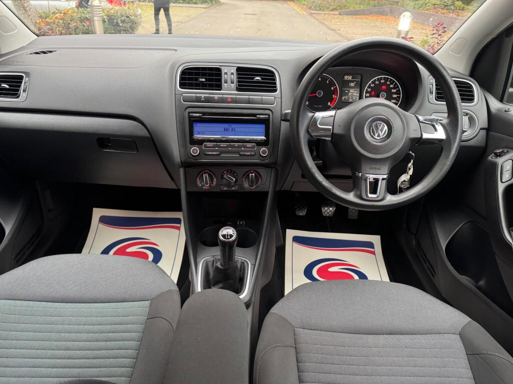 VOLKSWAGEN POLO