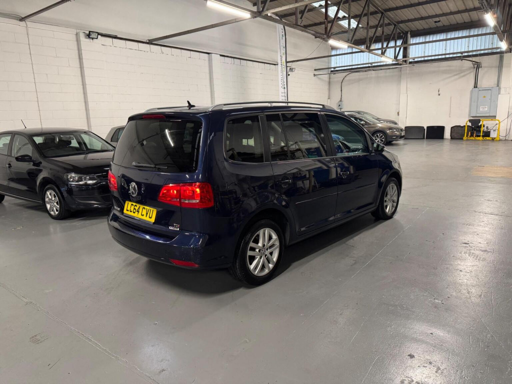 VOLKSWAGEN TOURAN