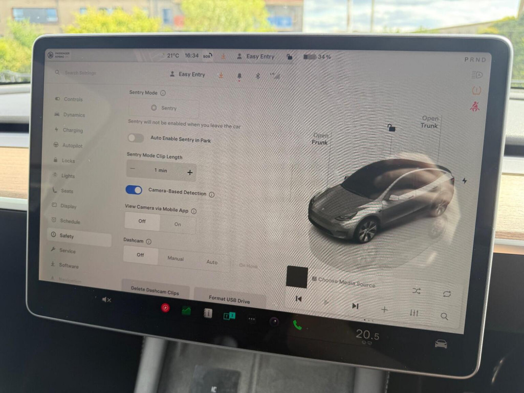 TESLA MODEL Y