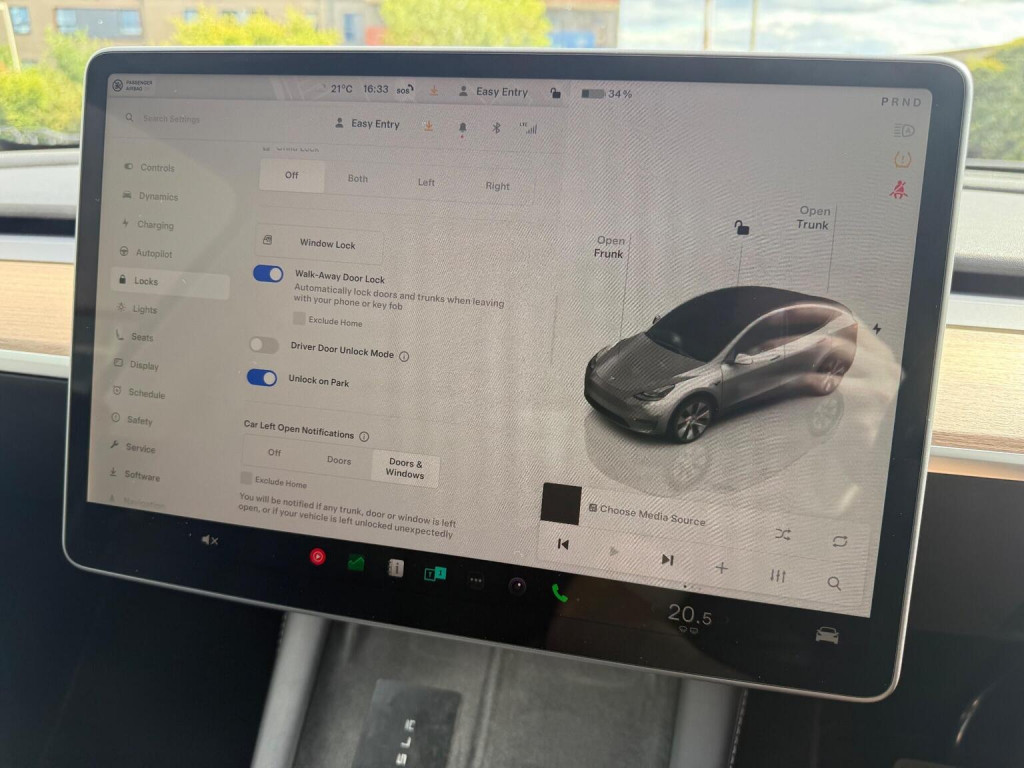 TESLA MODEL Y