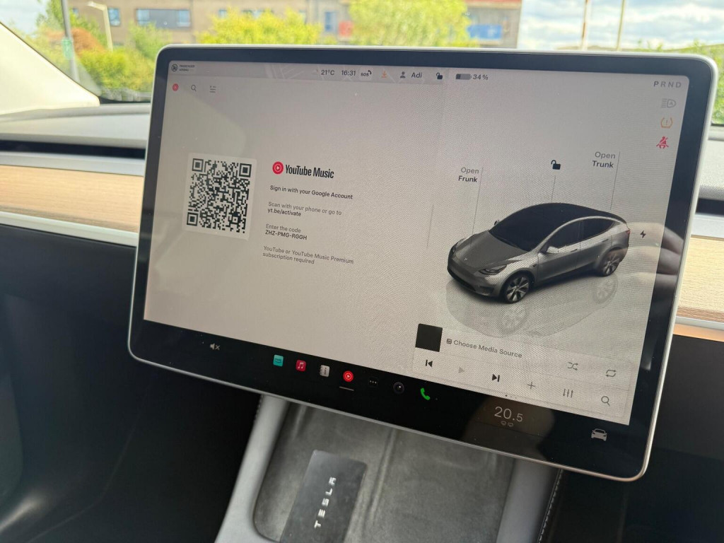 TESLA MODEL Y