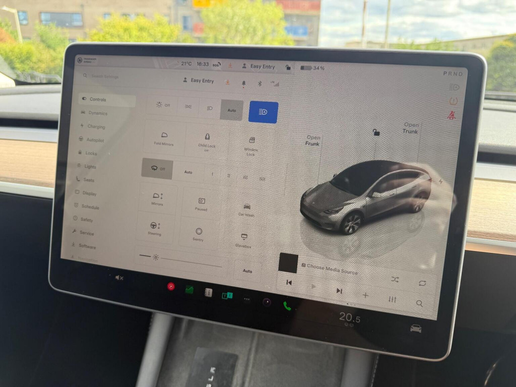 TESLA MODEL Y