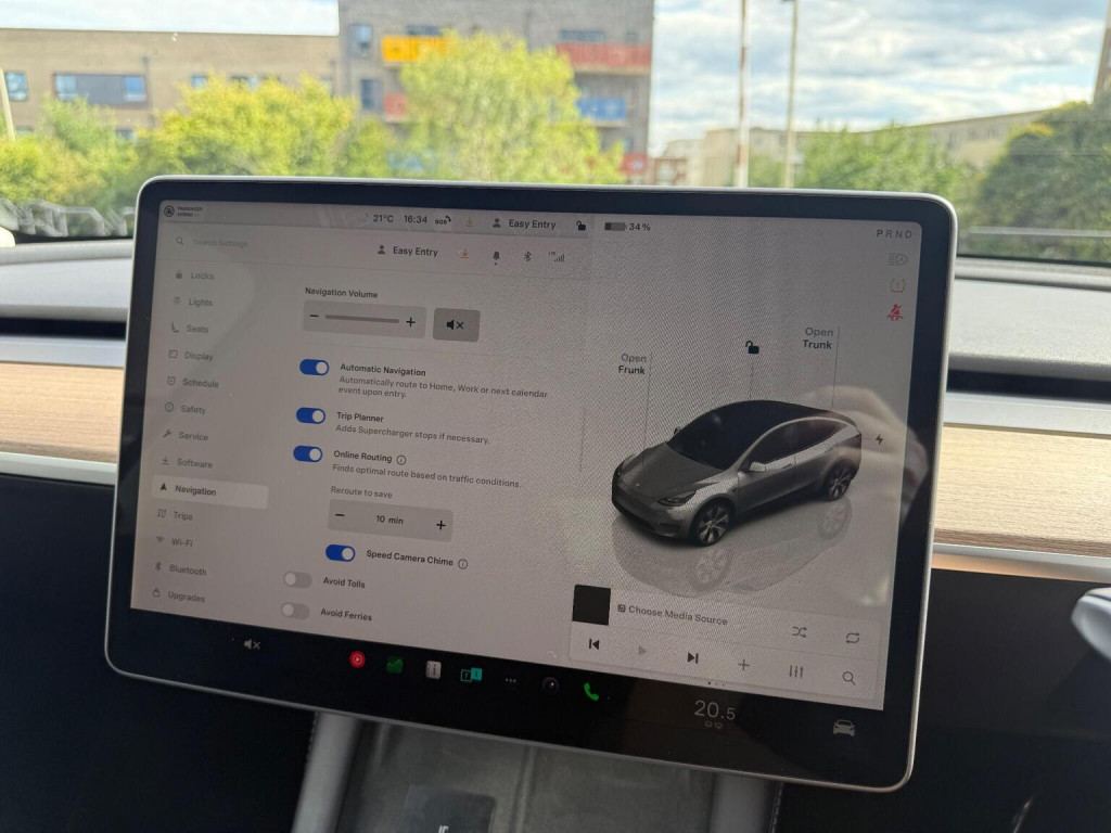 TESLA MODEL Y