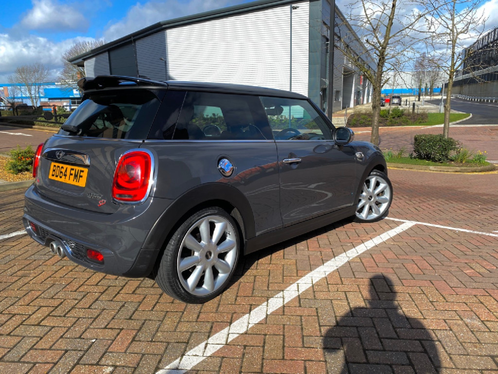 MINI HATCHBACK
