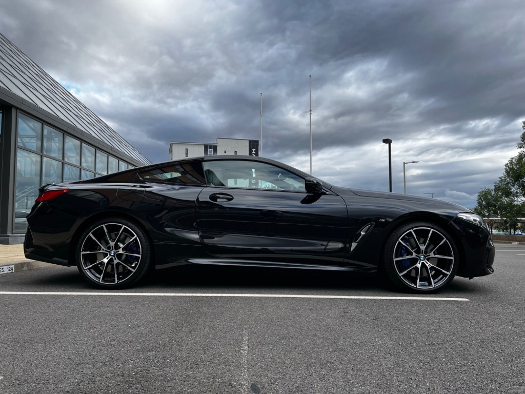 BMW 8 SERIES