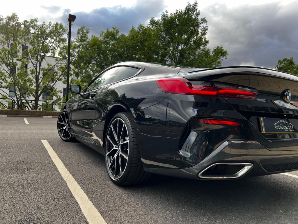 BMW 8 SERIES
