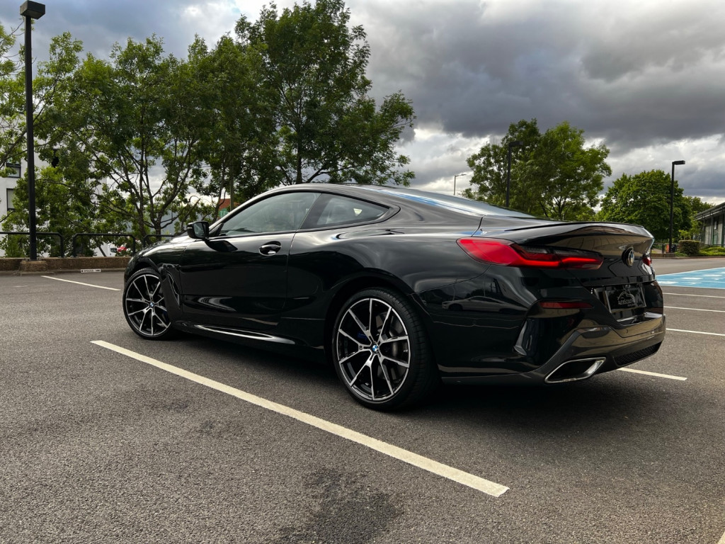 BMW 8 SERIES