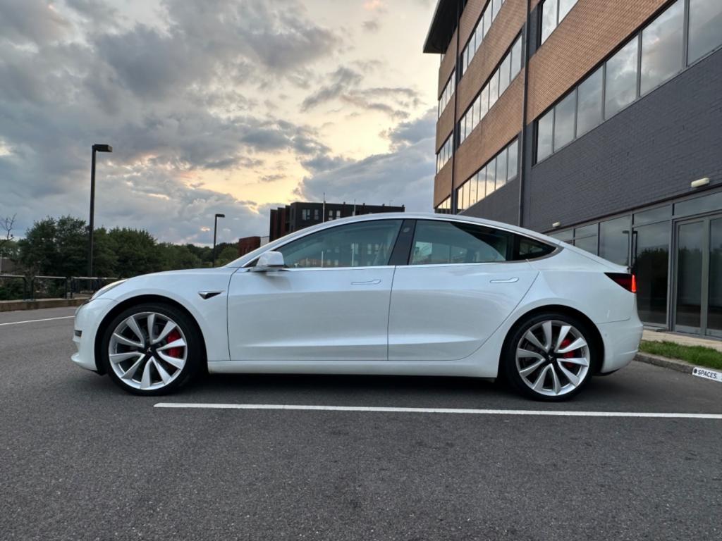 TESLA MODEL 3