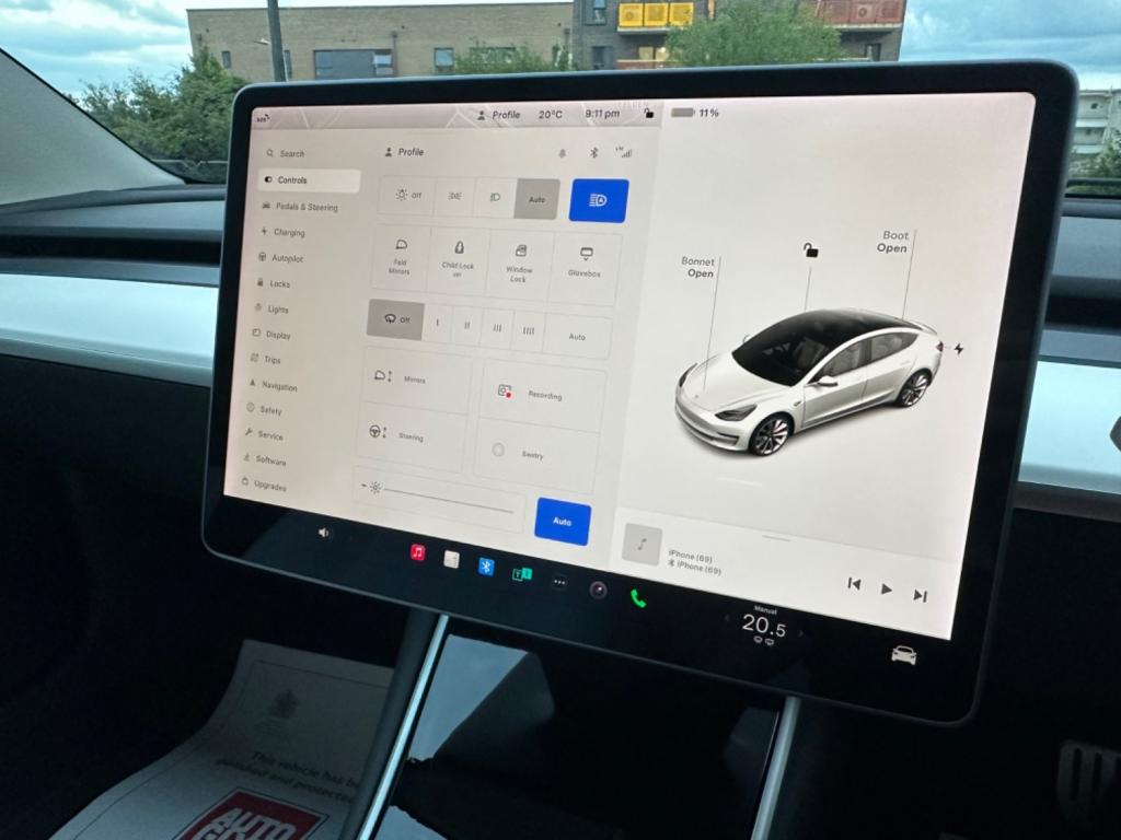 TESLA MODEL 3