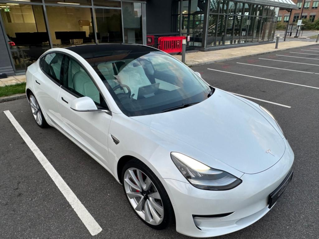 TESLA MODEL 3