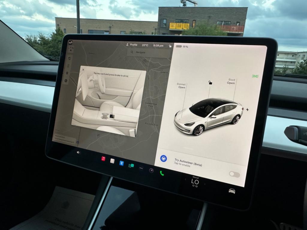 TESLA MODEL 3