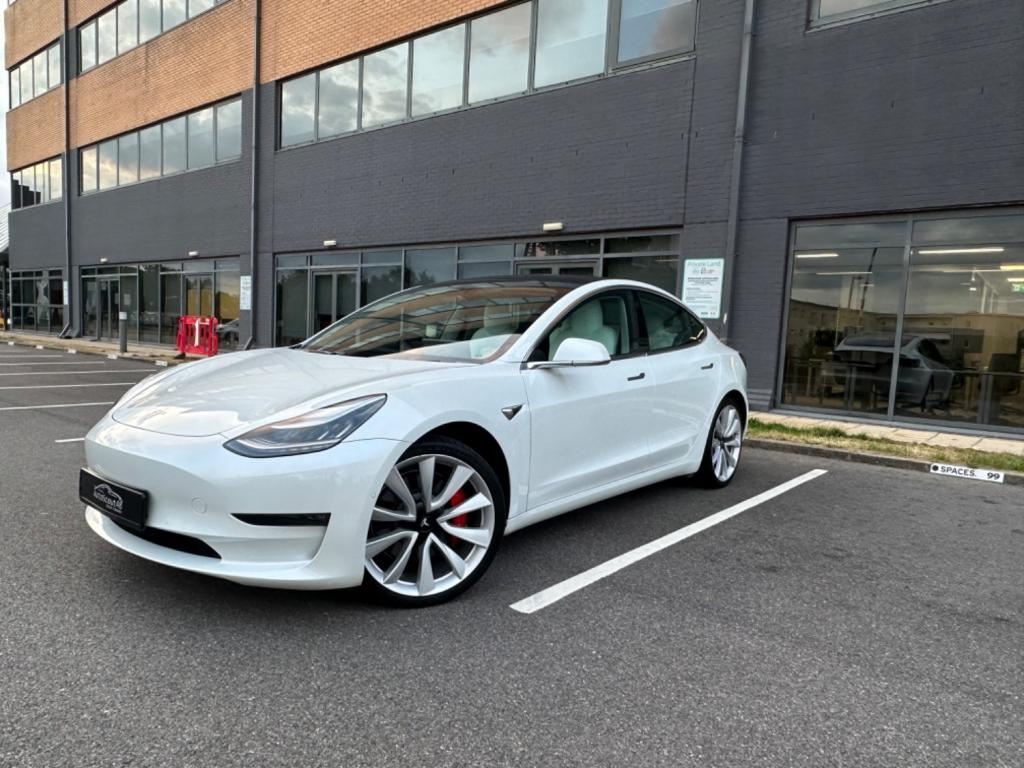TESLA MODEL 3