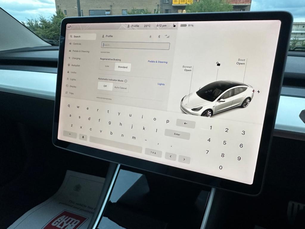 TESLA MODEL 3