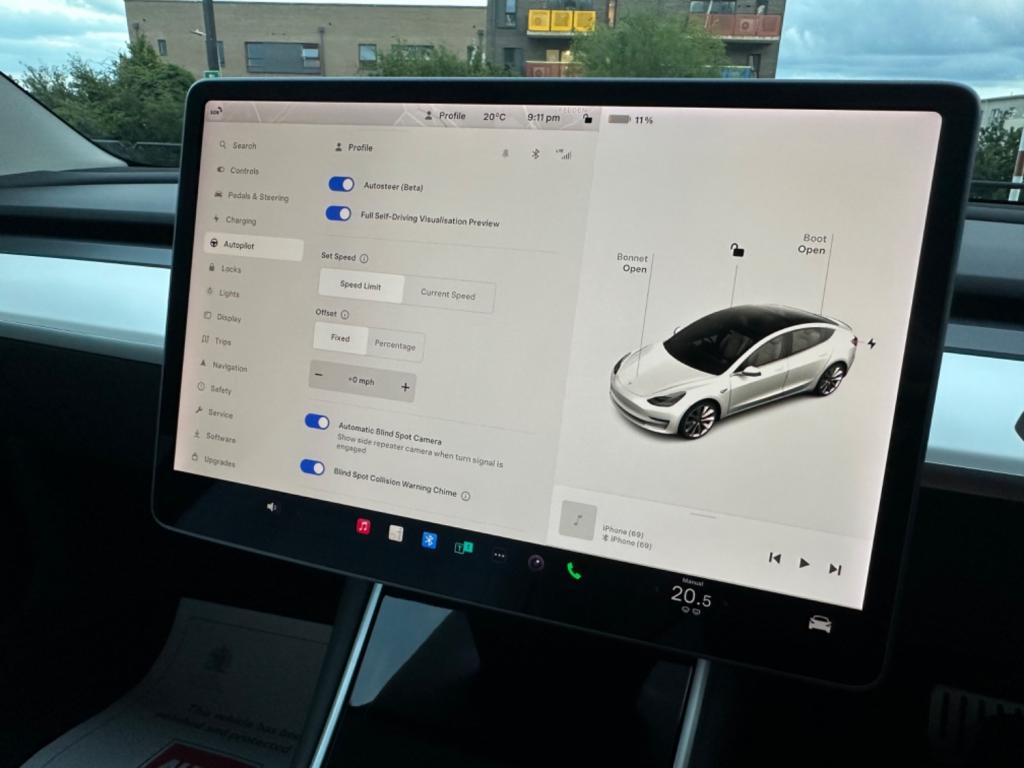 TESLA MODEL 3