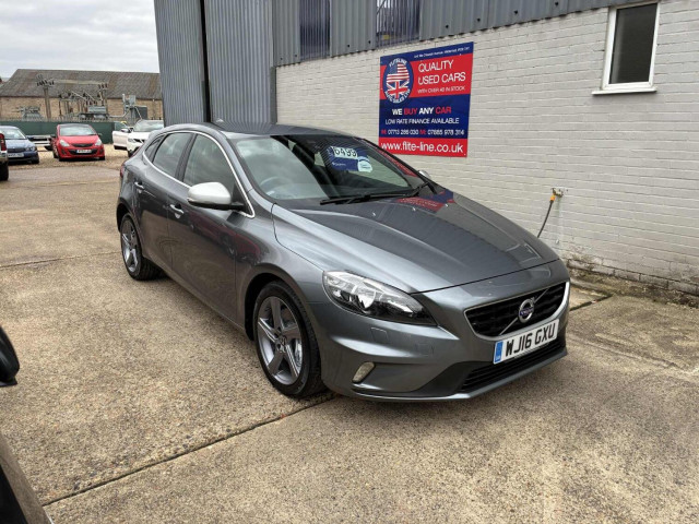 VOLVO V40 2.0 R-Design D4