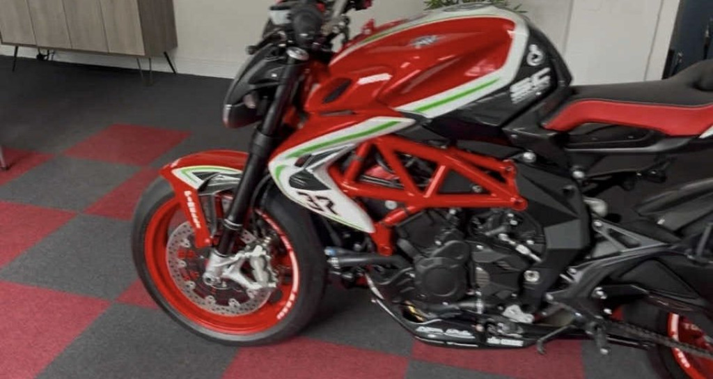 MV AGUSTA BRUTALE 800