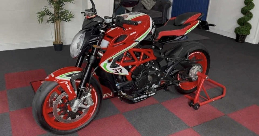 MV AGUSTA BRUTALE 800