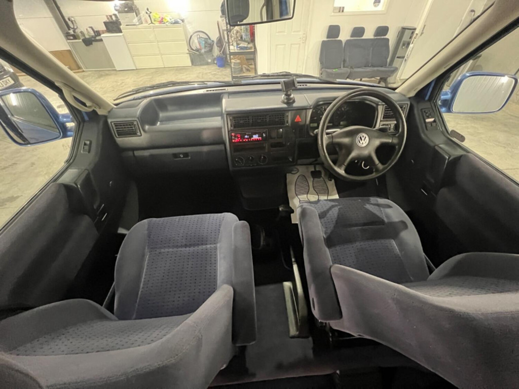 VOLKSWAGEN CARAVELLE