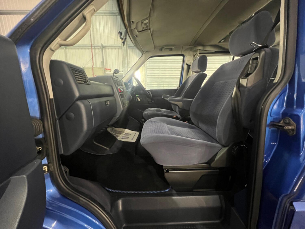 VOLKSWAGEN CARAVELLE