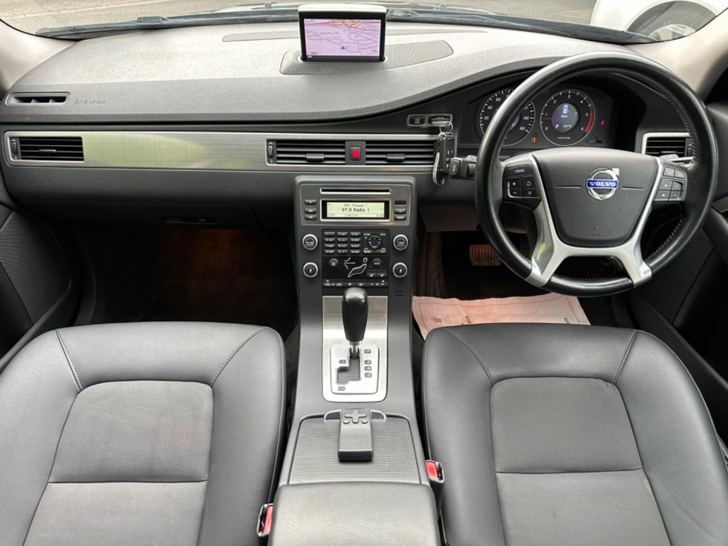 View VOLVO V70 2.4 D SE