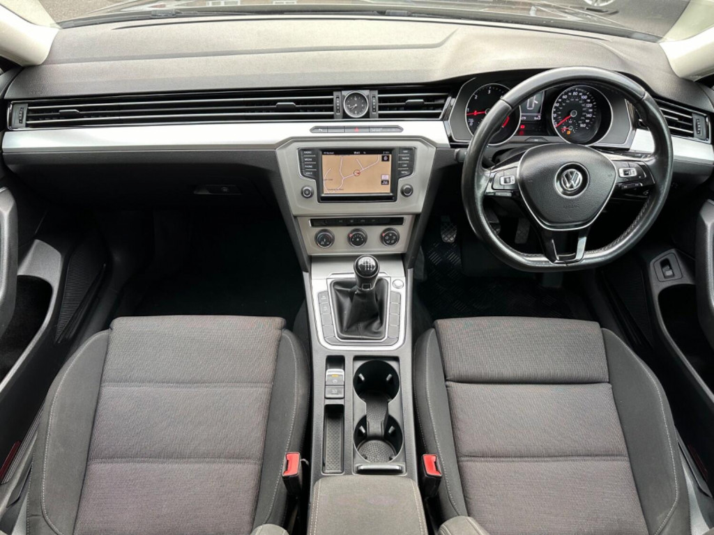 View VOLKSWAGEN PASSAT 2.0 TDI SE Business