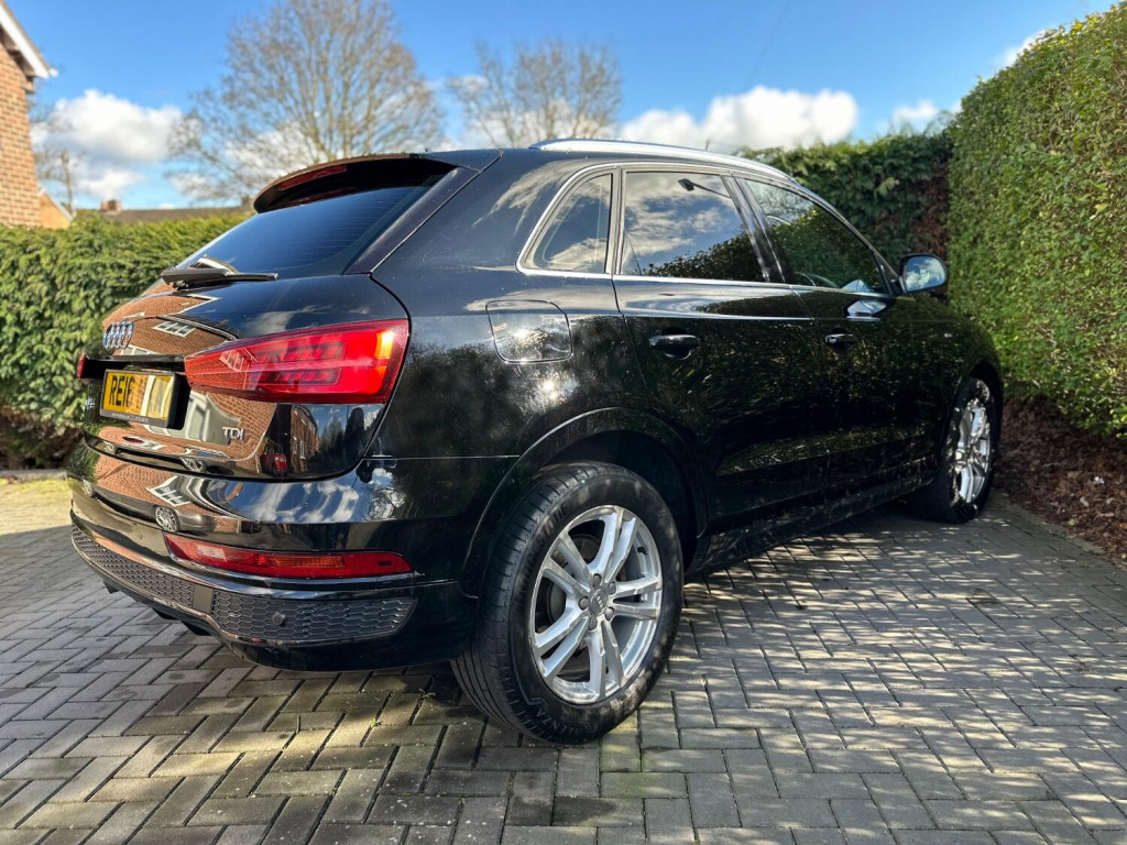 View AUDI Q3 2.0 TDI S line