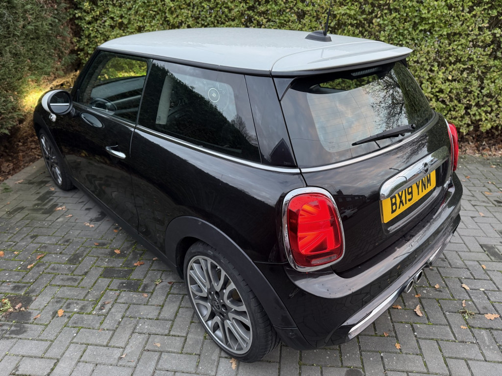 View MINI HATCH 2.0 3-Door Hatch Cooper S Exclusive