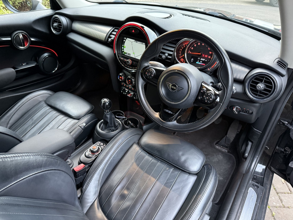 View MINI HATCH 2.0 3-Door Hatch Cooper S Exclusive