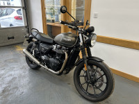 TRIUMPH Street Twin