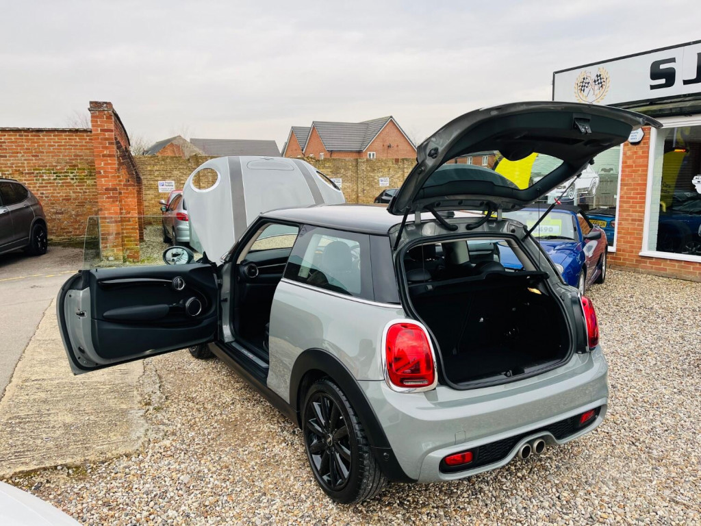 MINI HATCH