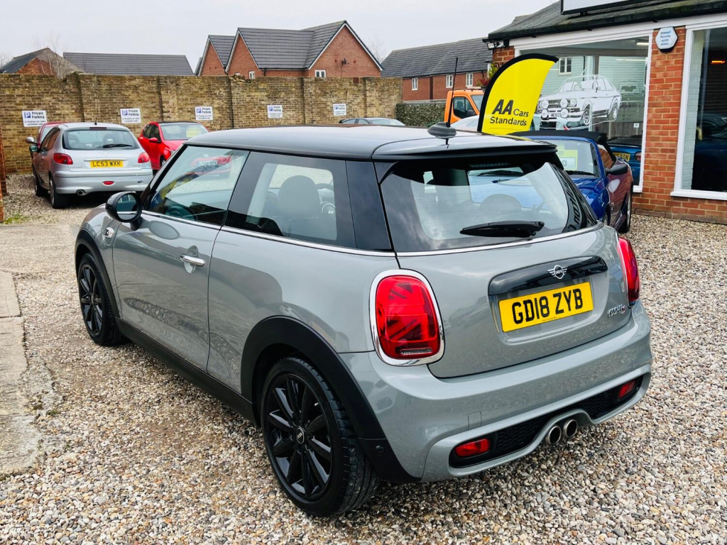 MINI HATCH