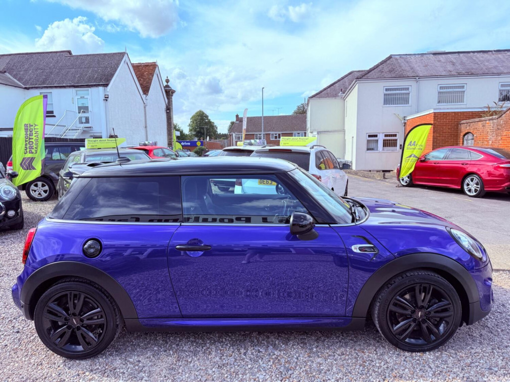 MINI HATCH